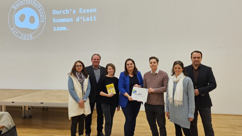 von links nach rechts: Silvia Piringer (VS Ladendorf), Erich Zeiler (Vizebürgermeister Ladendorf), Bianca Blasl (bauertothepeople), Jennifer Kraus (Naturpark Leiser Berge), Richard Nieschalk (KLAR! Leiser Berge), Franziska Denner (Naturpark Leiser Berge), Hannes Keintzel (Schulzentrum Asparn), © Naturpark Leiser Berge